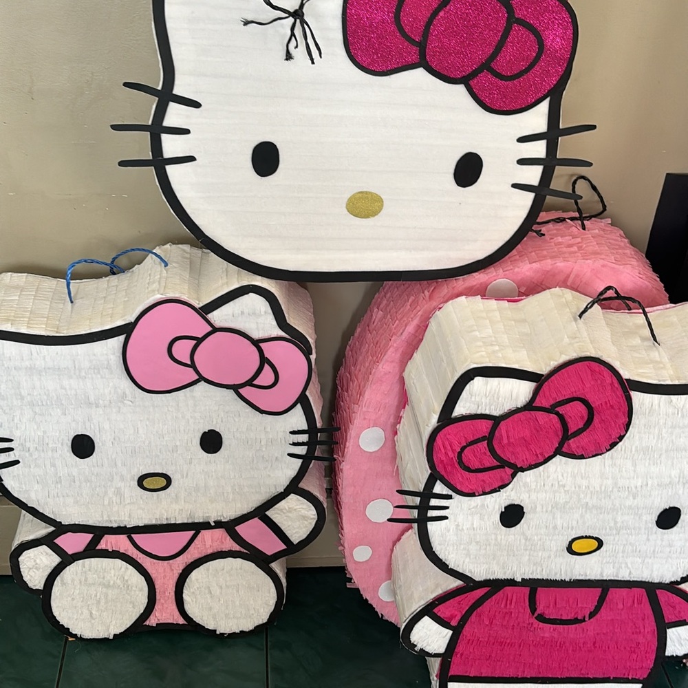 Hello Kitty Pink and White Piñatas